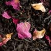 Ce thé noir, parfumé à l’huile essentielle de rose de Bulgarie, agrémenté de boutons de rose. Une infusion subtile et fleurie, à savourer volontiers en accompagnement de fruits rouges.